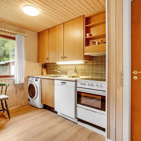 Three-bedroom Blavand With A Fireplace 05