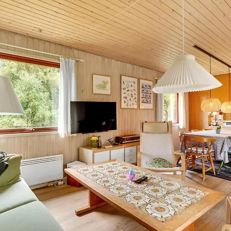 Dom wakacyjny Three-bedroom Blavand With A Fireplace 05 *