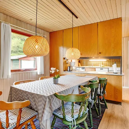 Three-bedroom Blavand With A Fireplace 05 Blåvand