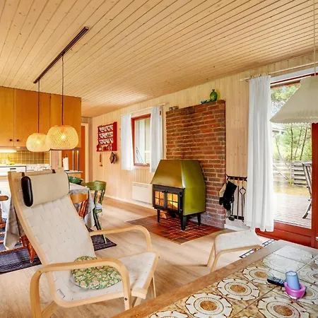 Three-bedroom Blavand With A Fireplace 05