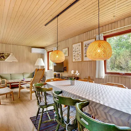 Dom wakacyjny Three-bedroom Blavand With A Fireplace 05