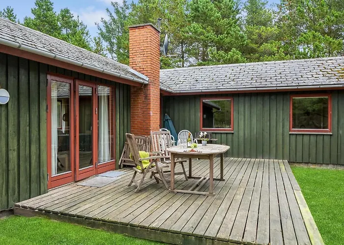 Prázdninový dům Three-bedroom With A Fireplace 05 *