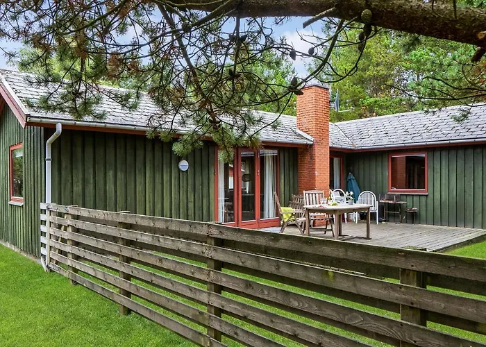 Prázdninový dům Three-bedroom With A Fireplace 05