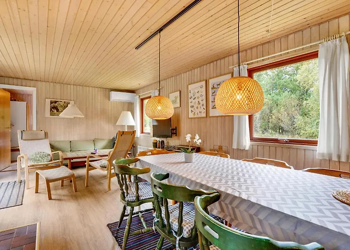 Prázdninový dům Three-bedroom With A Fireplace 05